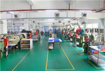 6臺銑床，3臺自動攻牙機,1臺噴砂機 